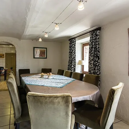 De Boerderij بيت للعطل Bièvre